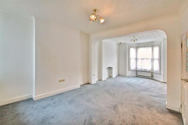 lounge/dining room