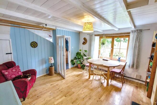 Lounge/Dining