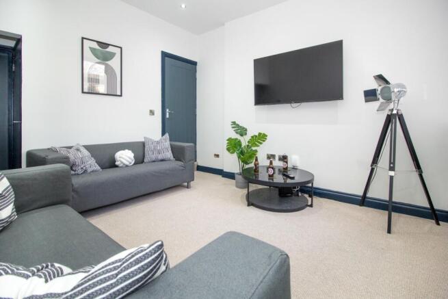 Student Digs - Queen