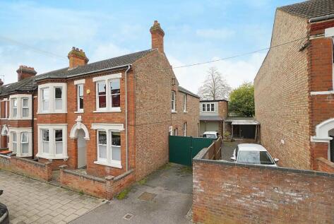 Gladstone Street | Bedford | MK41 | outbuilding & parking