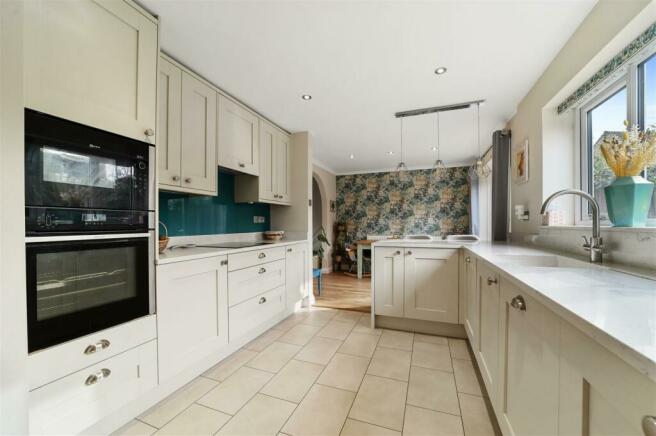 KITCHEN DINING ROOM