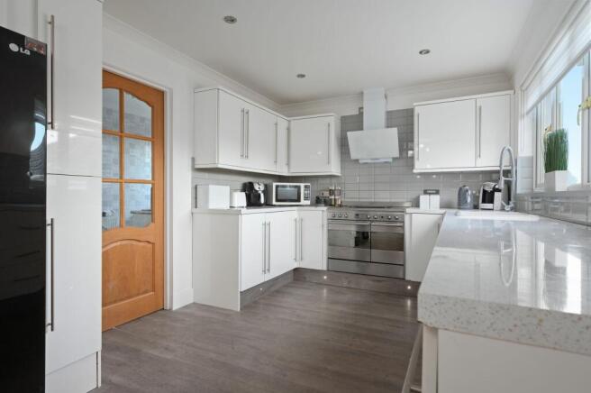 Kitchen / Dining Area