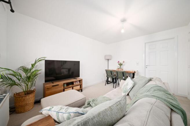 Lounge/Dining Area