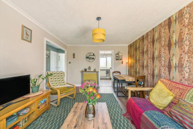 Lounge / Dining Area