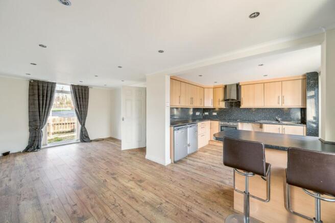 Lounge / Kitchen