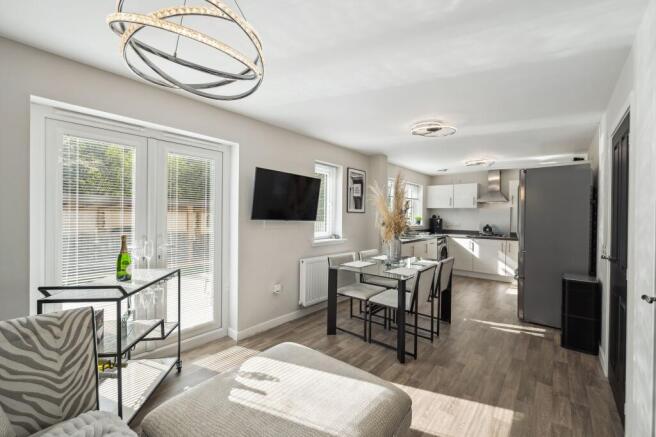 Kitchen / Dining Area