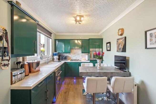 Kitchen / Dining Area