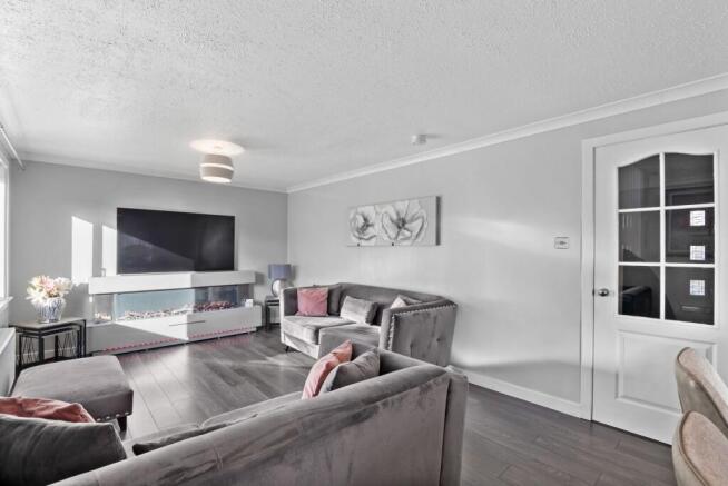 Lounge / Dining Area