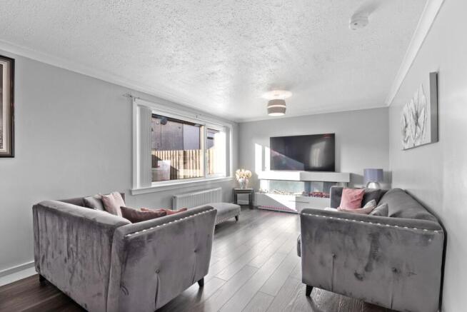 Lounge / Dining Area