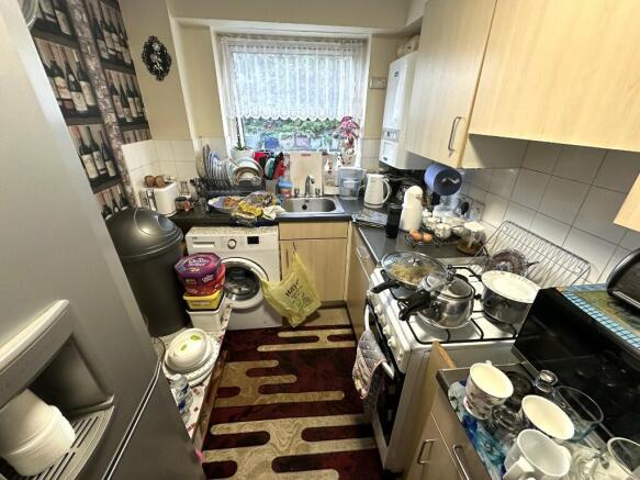 FITTED KITCHEN