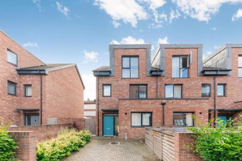 Reynard Way, Brentford