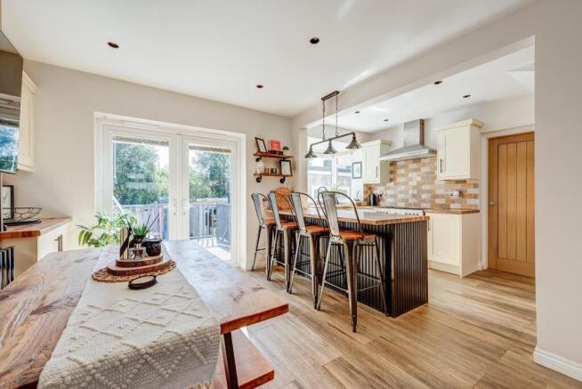 7FoxHillDrive(Interior)(1of34).jpg