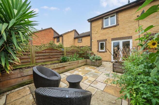 Tarragon Close