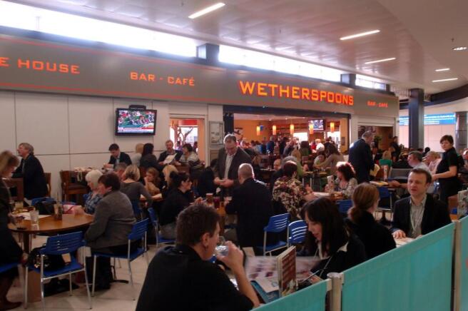 Weatherspoons Bar NEC Piazza 01.JPG