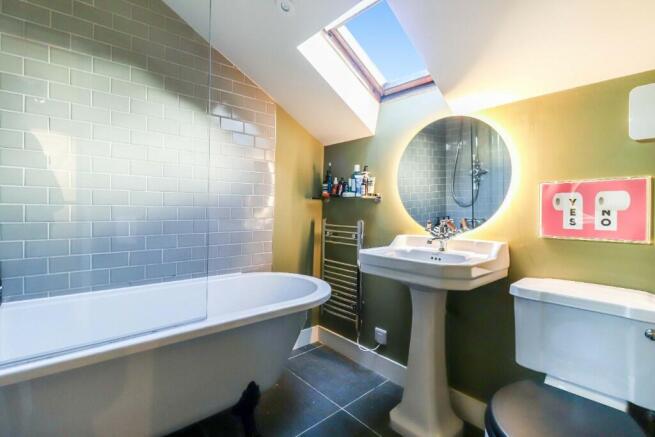 Bath/shower room