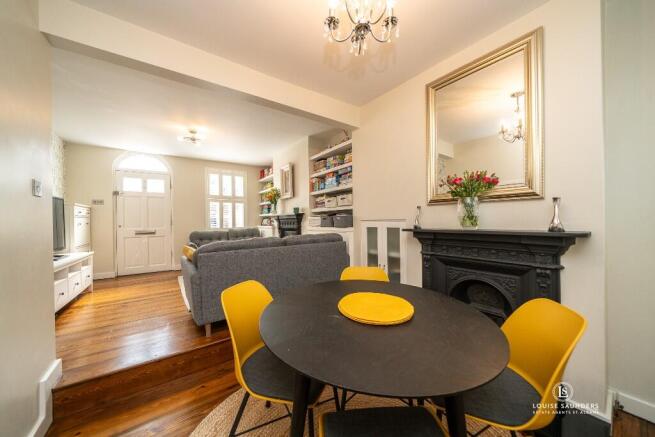 Sitting/dining room