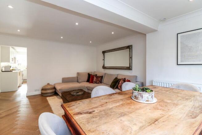 Sitting/dining room