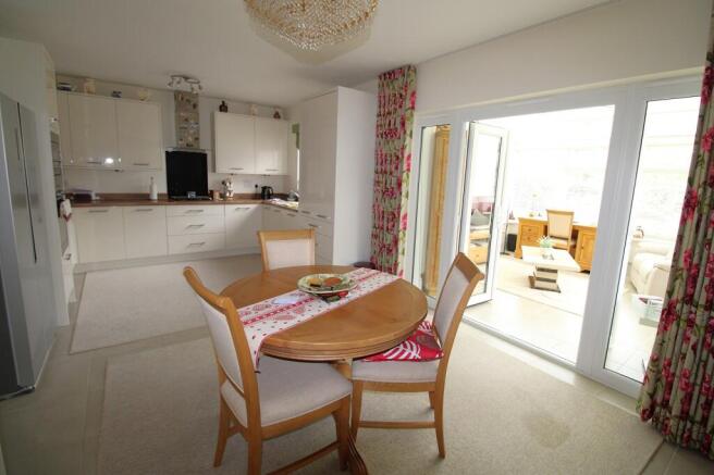 Spacious Open-Plan Kitchen/ Diner/ Sitting Area