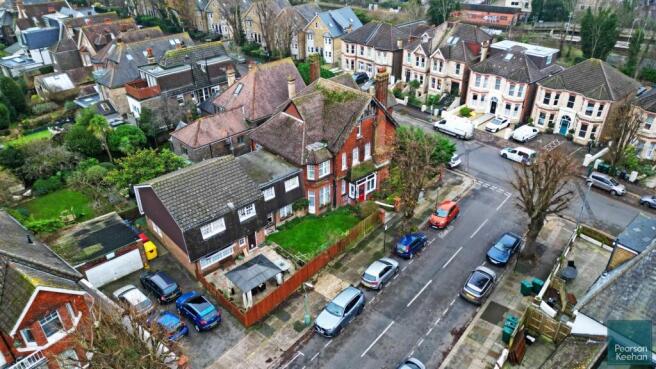 17 WILBURY GARDENS - EXTRA DRONE SHOTS (4).jpg