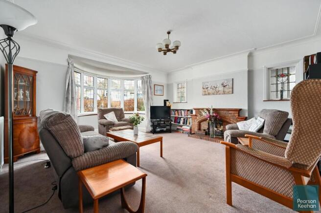 8 Park Avenue, BN3 (17).jpg