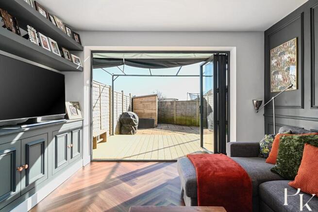 12 Brambledean Road, bn41 (23).jpg