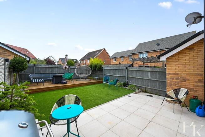 9 Monarch Way, BN43 (21).jpg