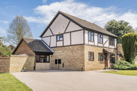 Stylish family living in one of Hempstead’s most desirable closes