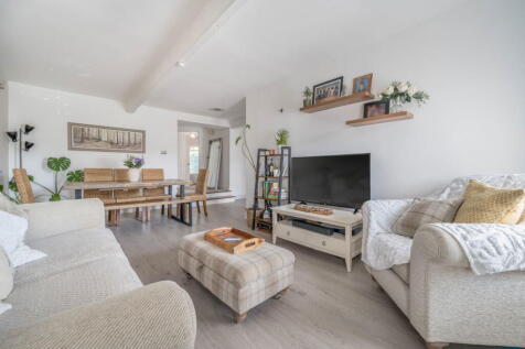 Sale Agreed By Kayleigh Stevens