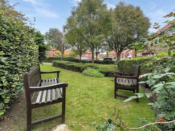 Communal Garden 121