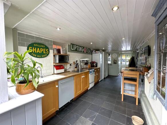 Well-Appointed Kitchen 058