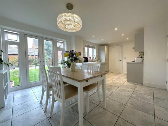 Superb OPEN-PLAN Dining Kitchen 445