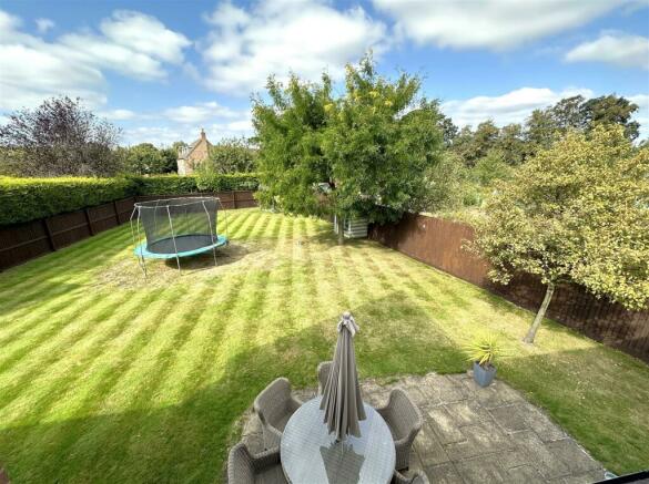 Wonderful & Private Rear Garden 411