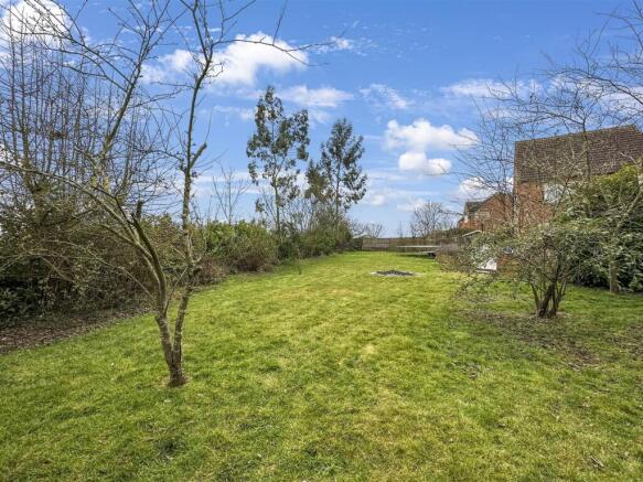 Large Private Garden 179