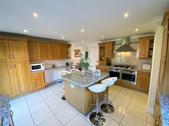 Spacious Family Kitchen 690