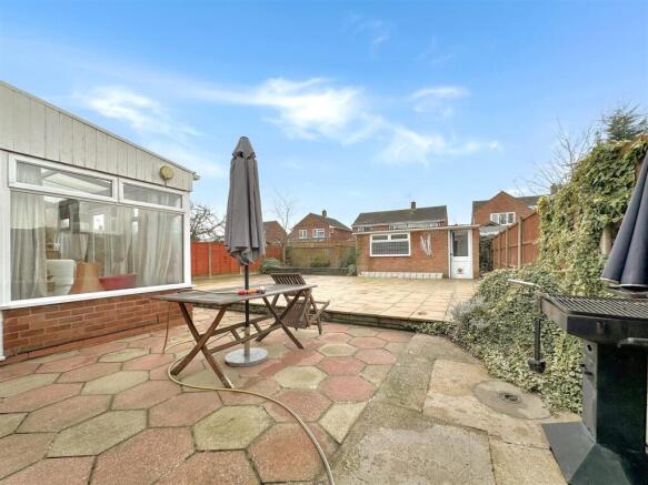 Generous Low-Maintenance Garden 789