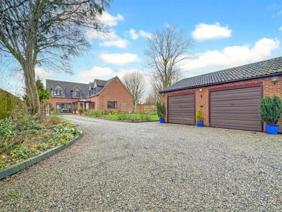 Detached Double Garage 706