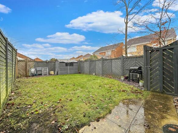 Spacious Enclosed Garden 928