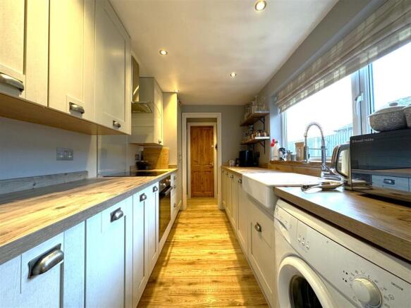 Attractive Modern Kitchen 495