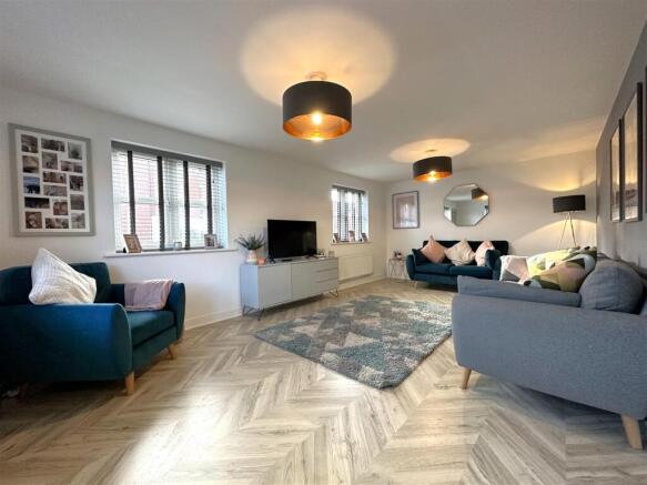 Dual-Aspect Living Room 873