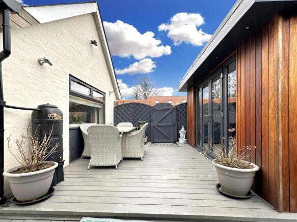 Private Outdoor Entertainment Area 578