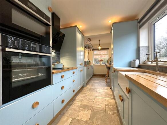 Attractive Modern Kitchen Into Breakfast Room 491