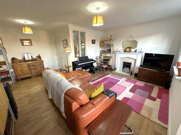 Generous First Floor Living Space 967