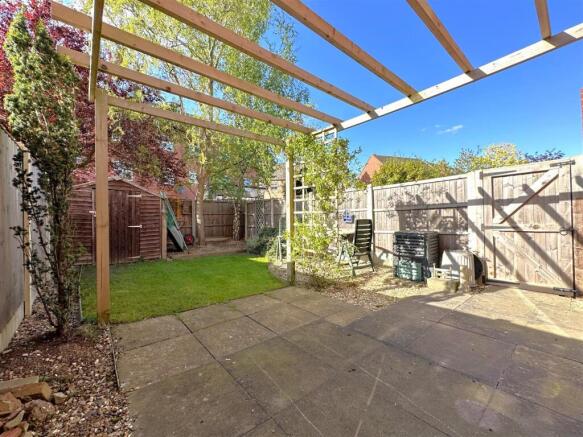 Delightful Enclosed Garden 922