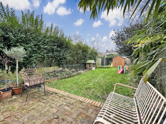 Well-Appointed Rear Garden 877