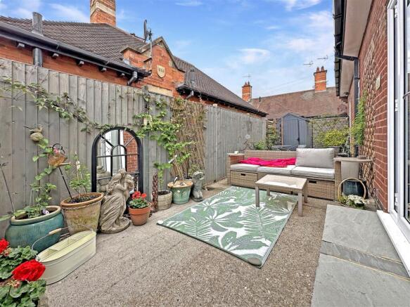 Private Low-Maintenance Courtyard 547