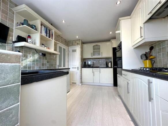 Well-Appointed Kitchen 631