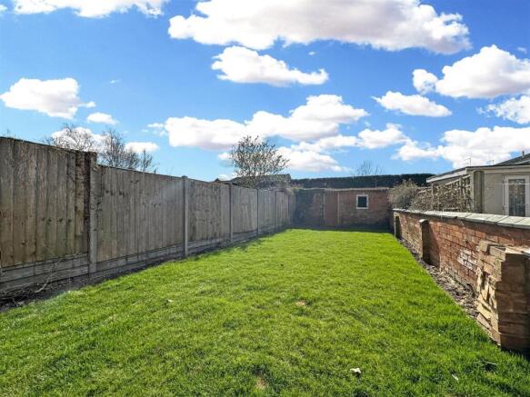 Well-Appointed Enclosed Garden 789