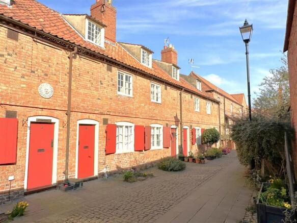 Front Aspect & Street Setting 479