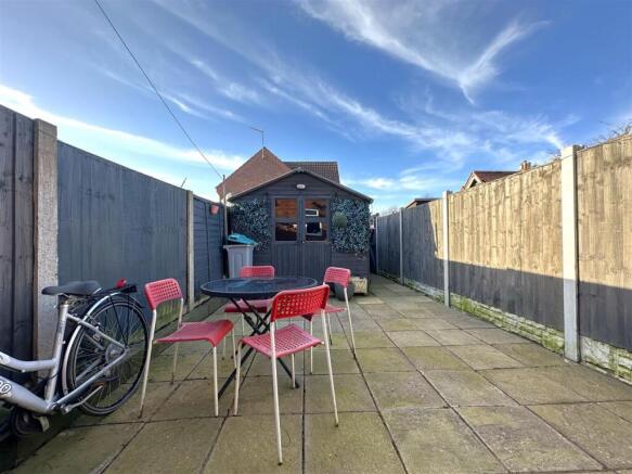 Low-Maintenance Enclosed Garden 126