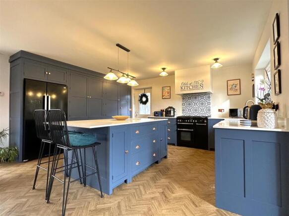 Contemporary Dining Kitchen 950